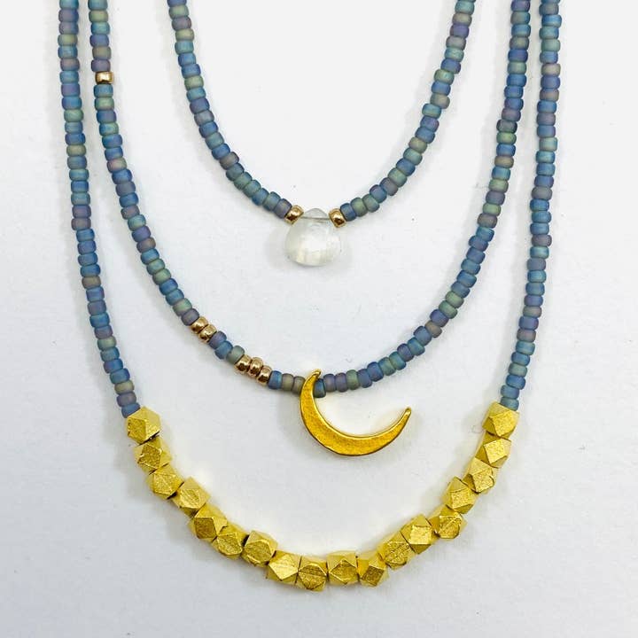 Pärlhalsbandset - Månsten och Guldmåne för wholesale av Sarah Crawford Handcrafted