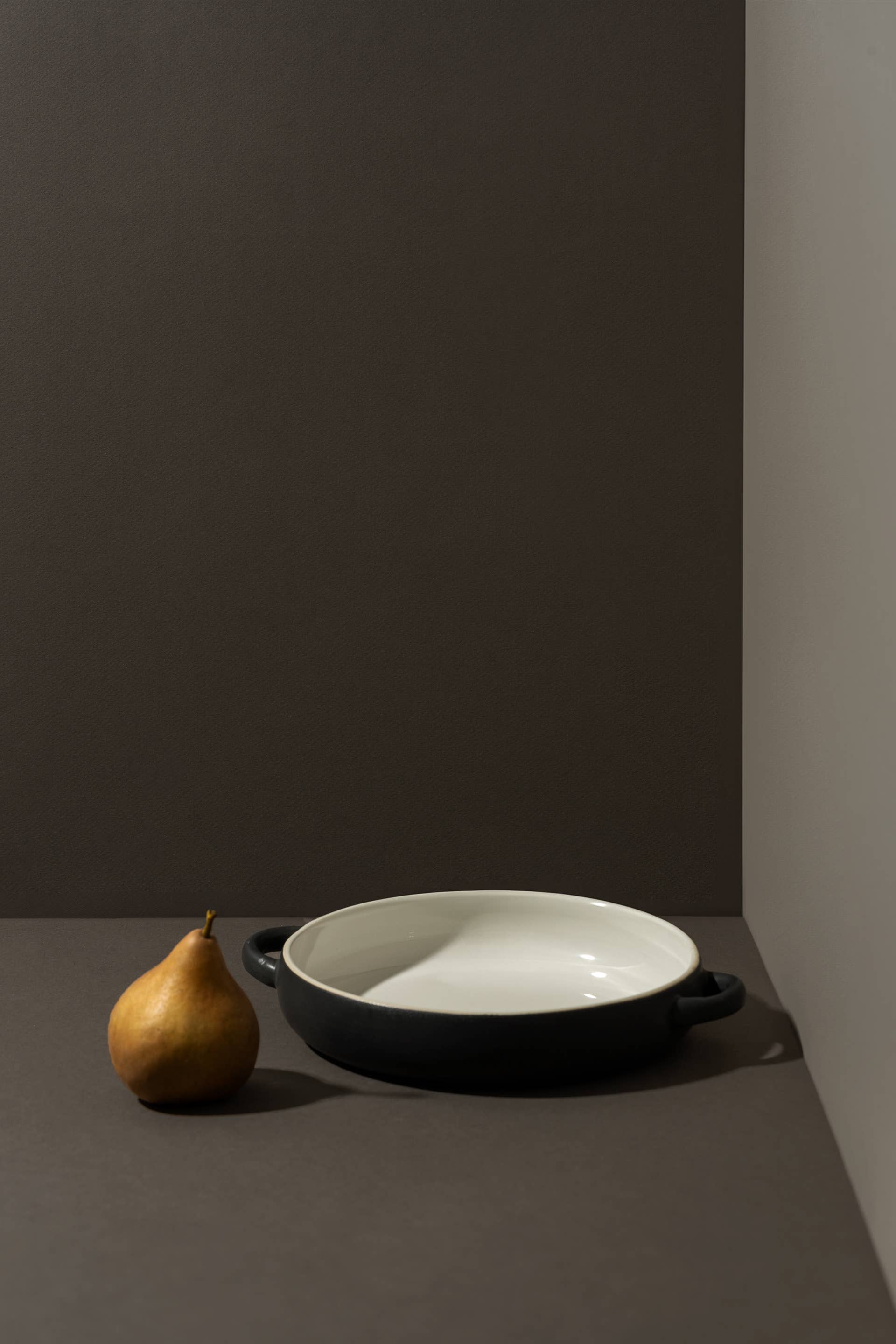 GHARYAN Stoneware & Olive Wood Tableware | Ships from USA - Wholesale Borden - Handgemaagd stenen dinerbord met handvaten - 20 cm9