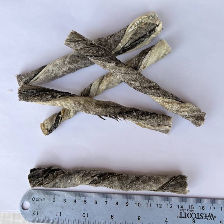 Dried Cod Fish Skin Twists Short 1kg for wholesale by Victory Pet Products Ltd