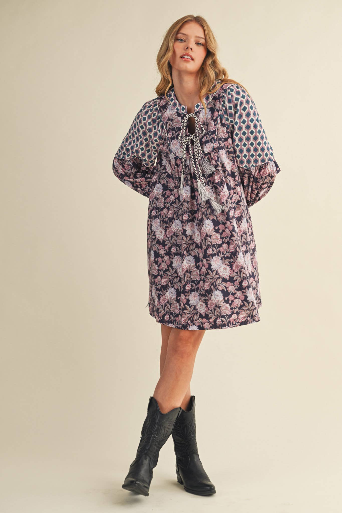 &MERCI - Wholesale Dress - Women's - FLORAL CONTRAST SLEEVE MINI DRESS MDR41697