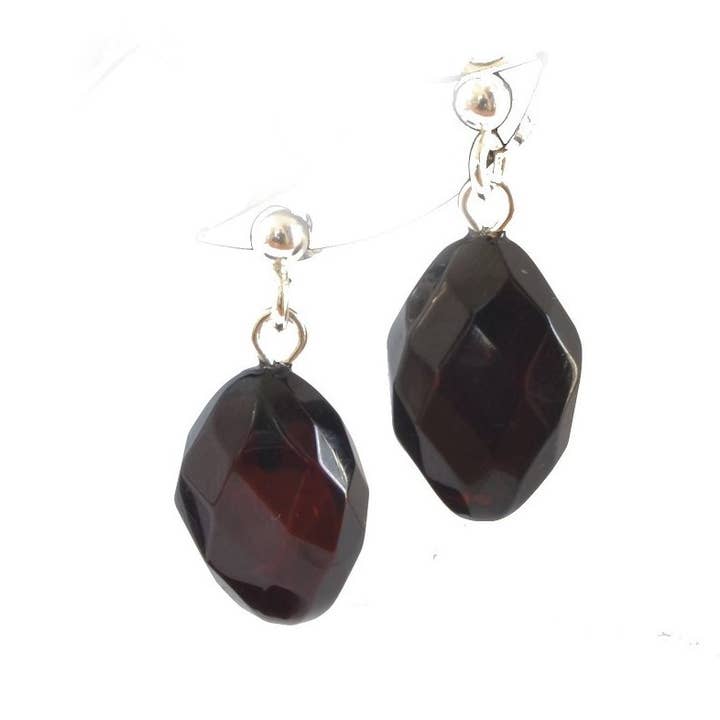 Kirsebær facetteret rav øreringe med 925 Sterling sølv for engroshandel hos The Natural Amber