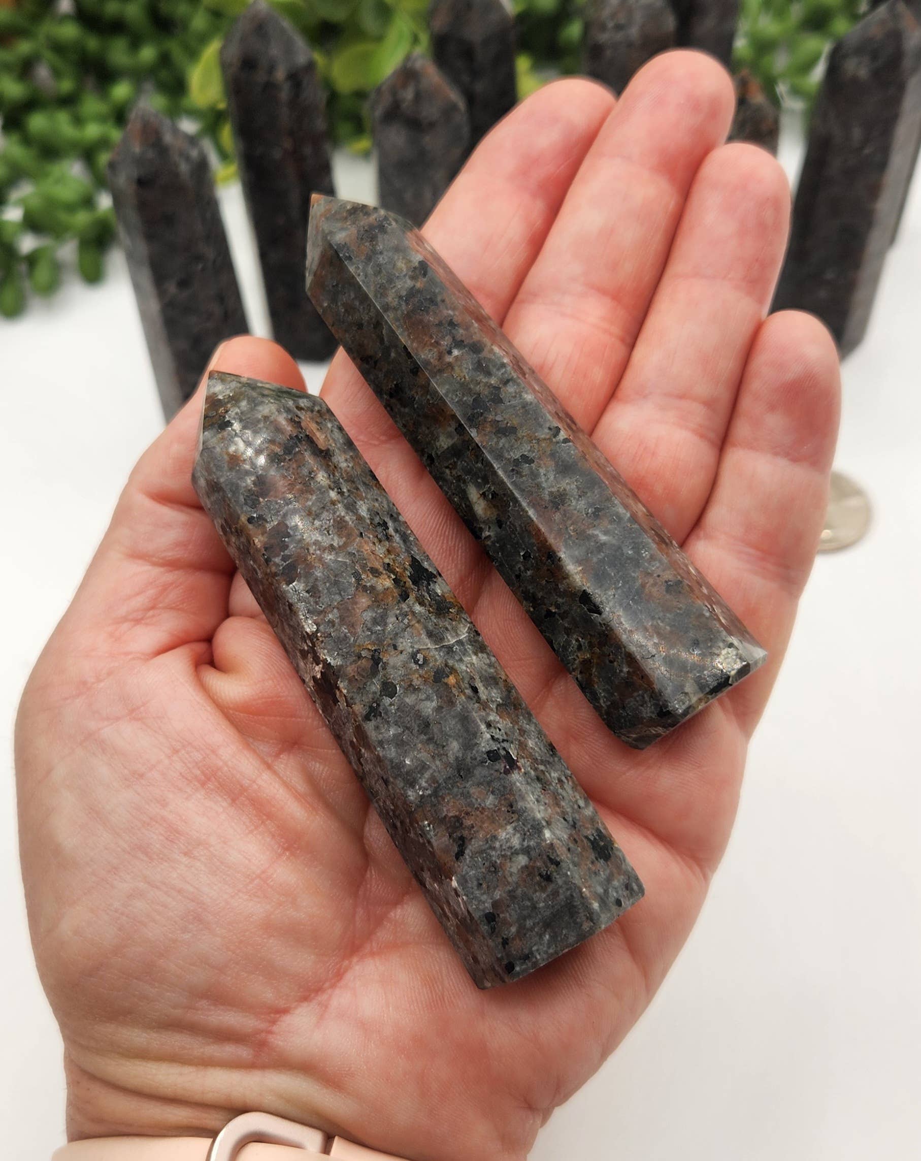 Meraki Gemstones - Vendita all'ingrosso Pietra/cristallo spirituale - Torre Yooperlite reattiva ai raggi UV (circa 8,9-9 cm) qualità AAA7