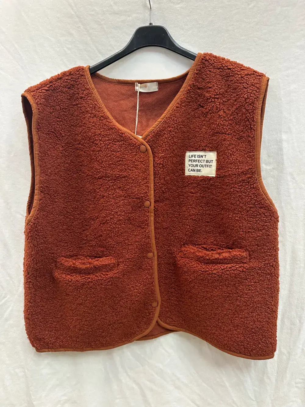 Mimi & Gogo – Großhandel Oberbekleidungsweste – Damen – Moumoute-Weste mit Abzeichen @3418_GiEcussonMoumoute14