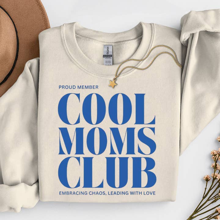 T-shirt ou pull graphique du Club des mamans cool pour la vente par Sam & Seb Co.