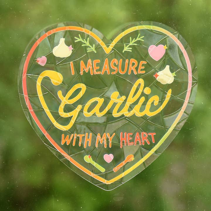 Heartful of Garlic Suncatcher - Fönsterdekal för regnbågstillverkning för wholesale av The Franki Hanke