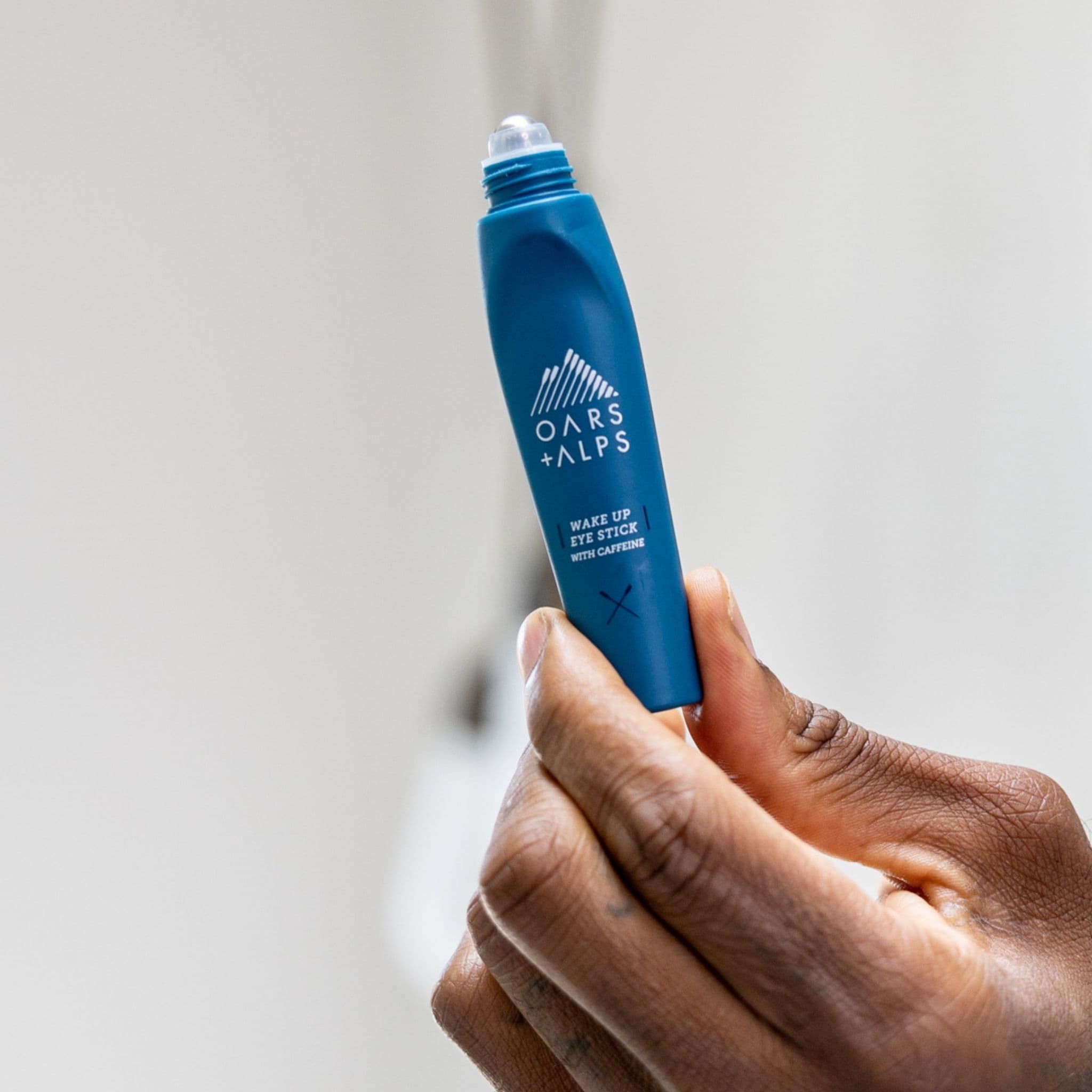 Oars + Alps - Vente Crèmes/gels contour des yeux - Roll-on Réveil pour les Yeux des Hommes et Décongestionnant pour les Yeux, Infusé à la Caféine2