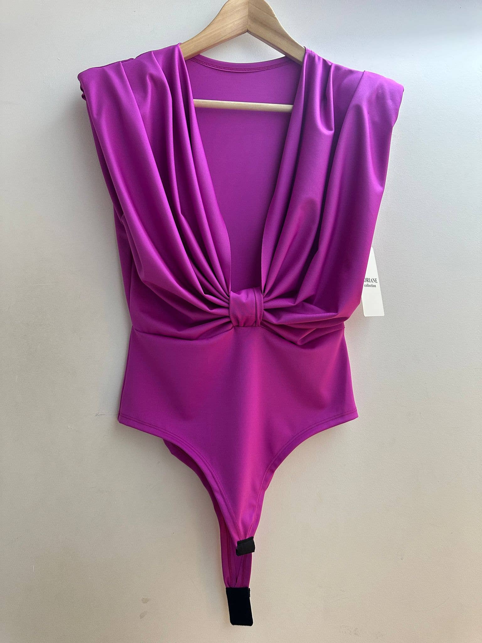 LORIANE – Großhandel Body – Damen – Uni-Body ohne Ärmel mit V-Ausschnitt, Einheitsgröße6