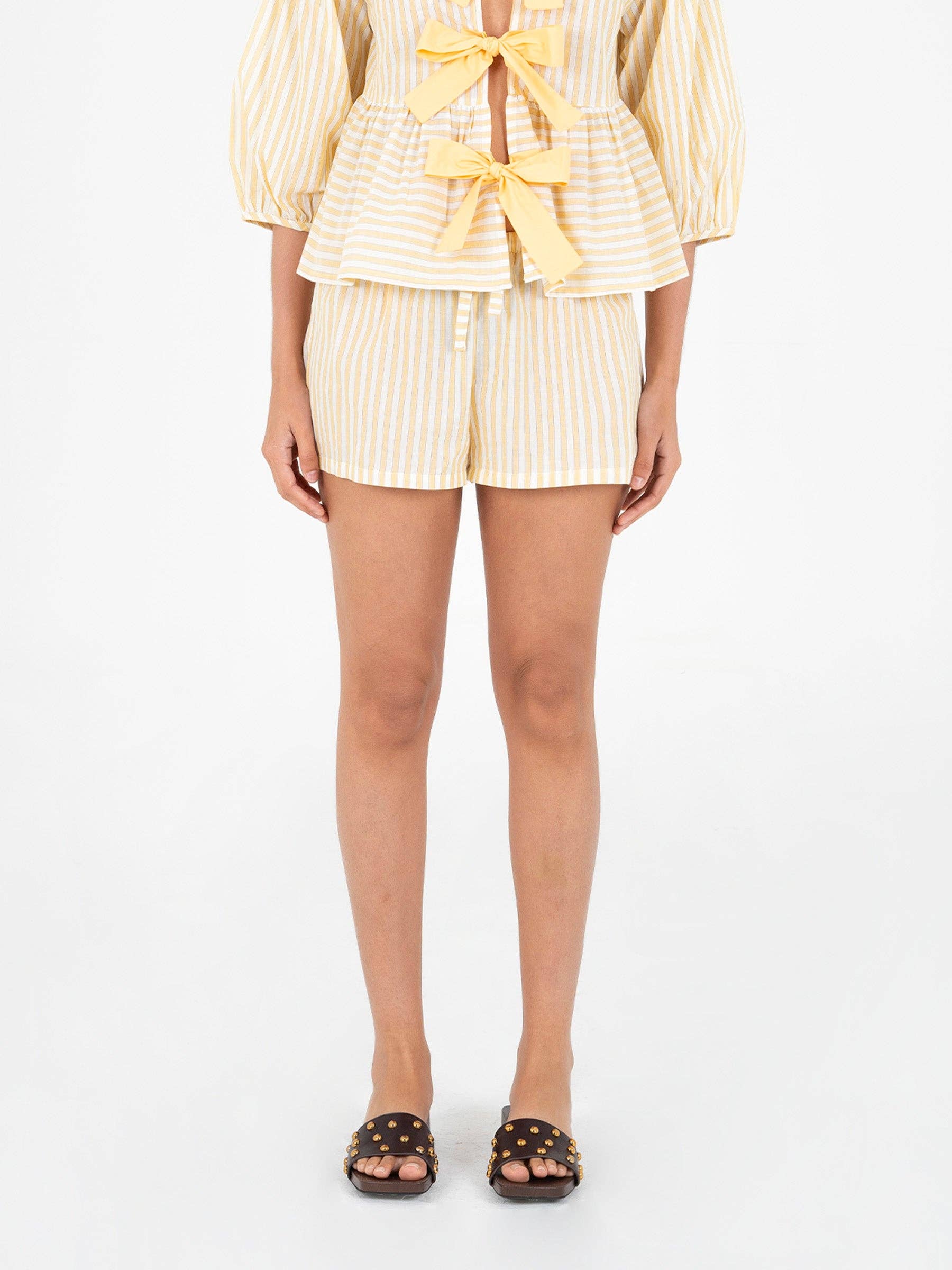 CARMEN SAYS - Wholesale Shorts - Women's - Pantalones Cortos Espíritu a Rayas Amarillas1