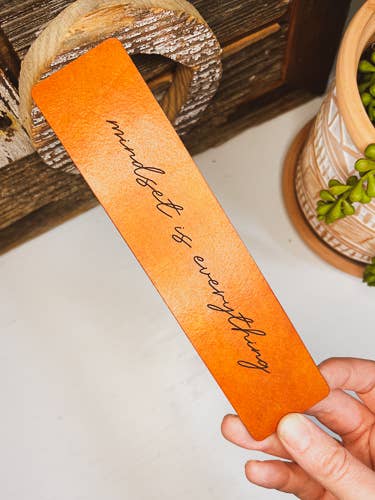 Marque-page en cuir - Mindset Is Everything pour la vente par Left Grain