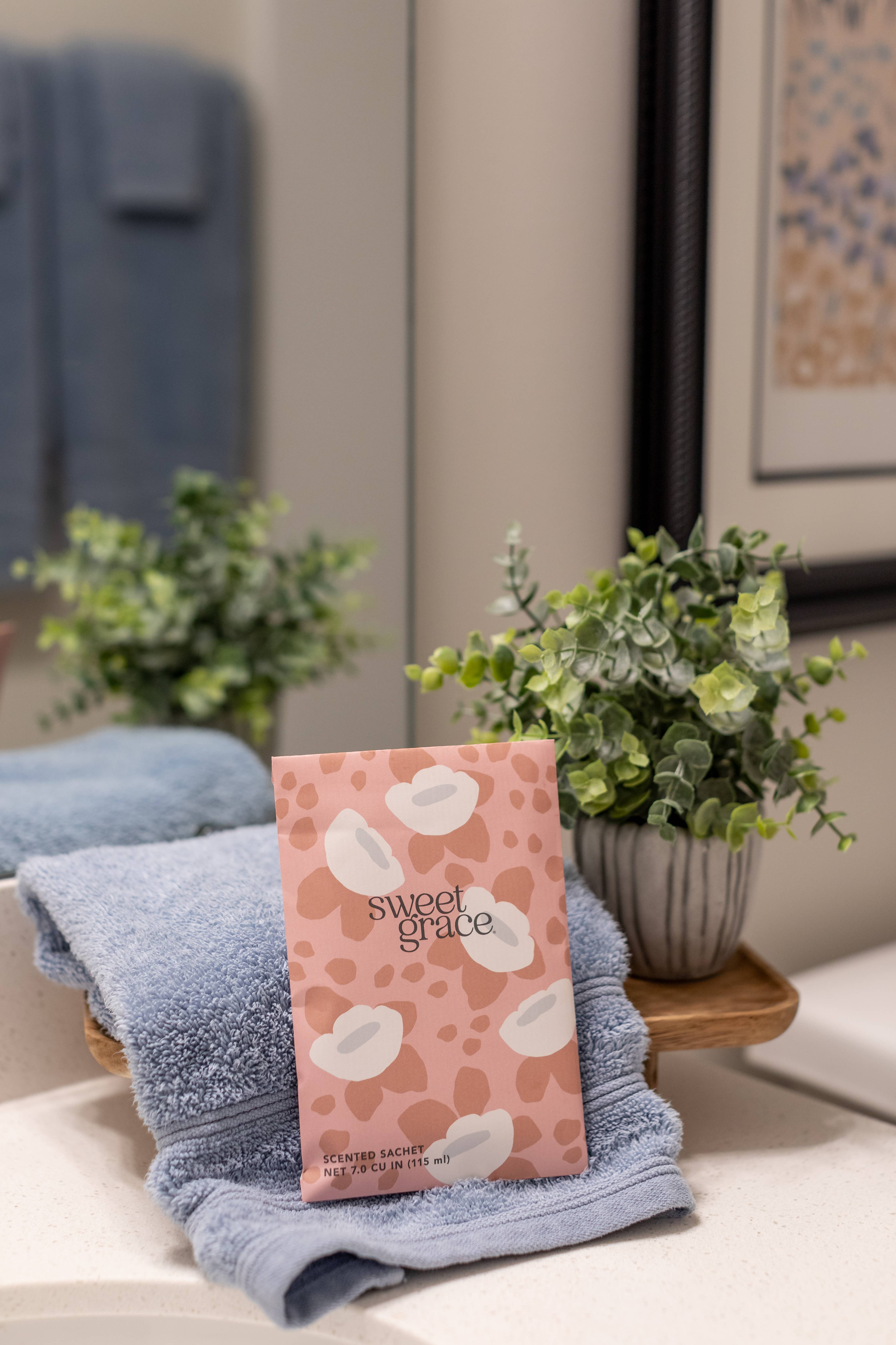 Bridgewater Candle Company - Wholesale Sachet - Sweet Grace Modern Flower Sachet 9 Pack11