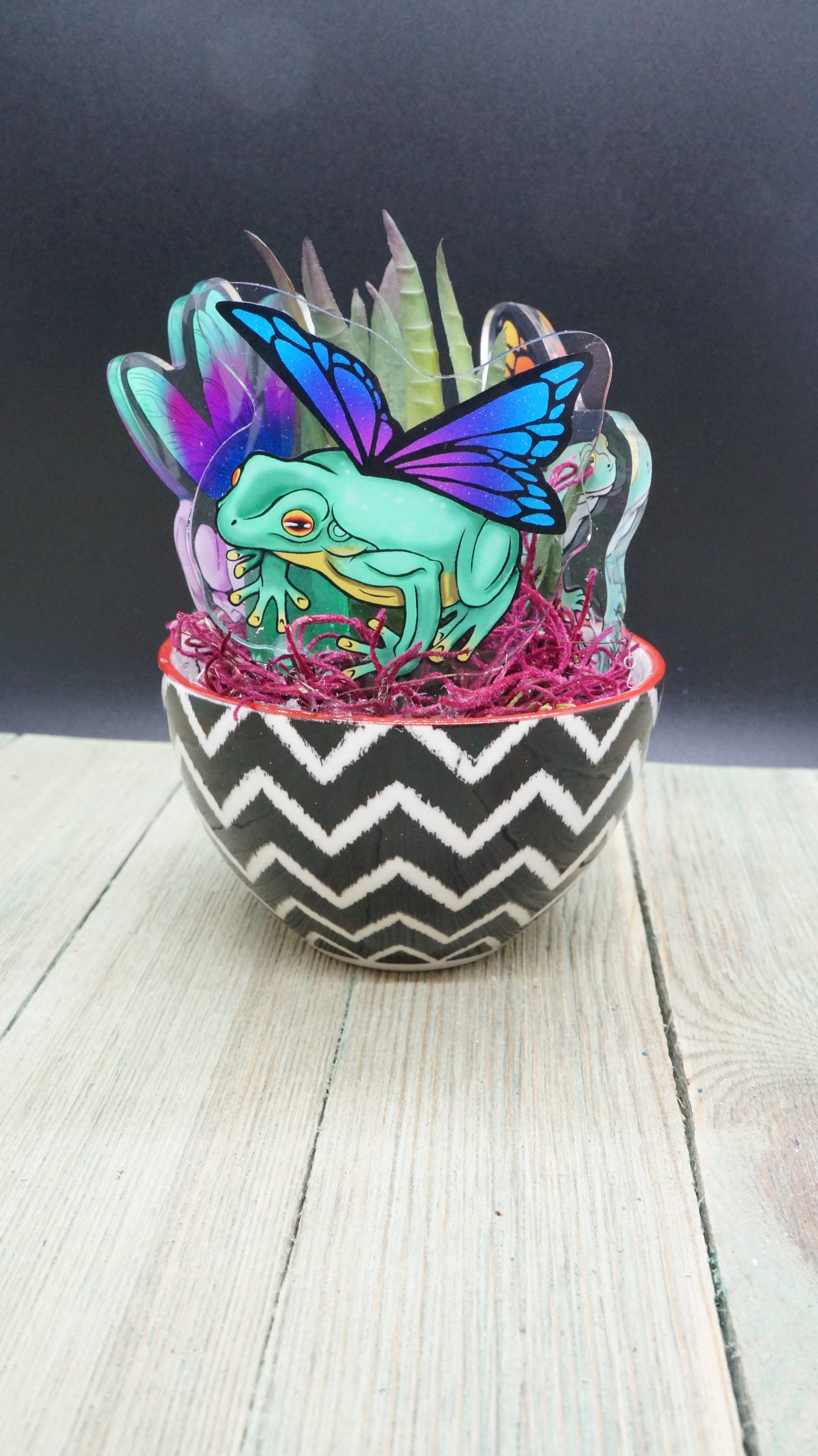 Goblin Grimm Gifts - Wholesale Garden/Lawn Stake - Flutter Frog Plant Sticks2