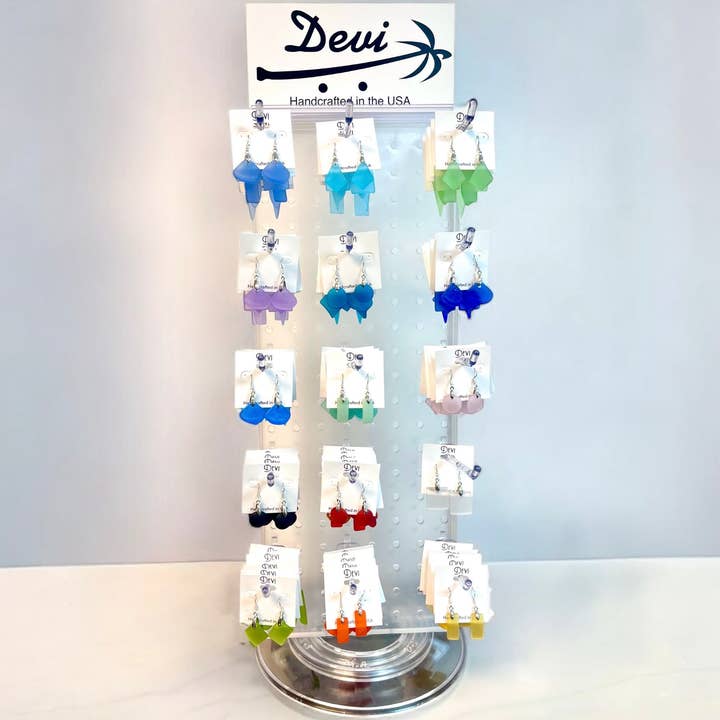 Displayunit met zeeglas oorbel voor wholesale door Devi Creations