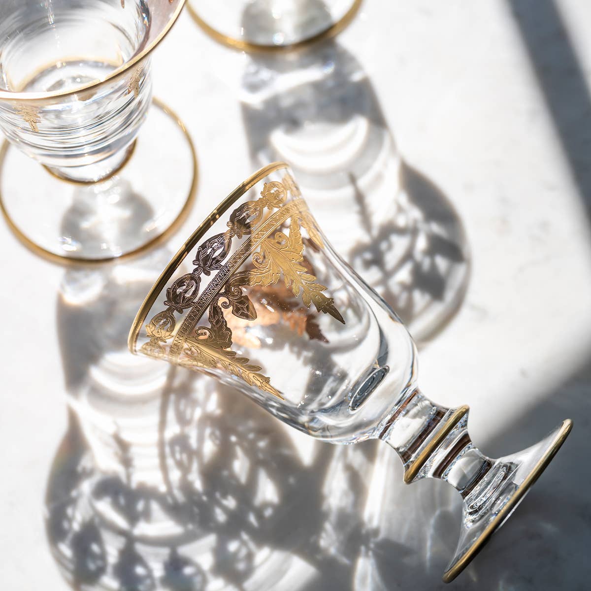 Arte Italica & Crown Linen Designs - Wholesale Wine Glass - Vetro Gold Wine Glass1