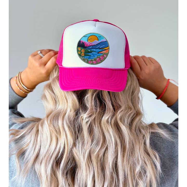 Casquette Trucker pour adulte - Casquette River Mountain Patch Snapback pour femmes pour la vente par Spruce Seed