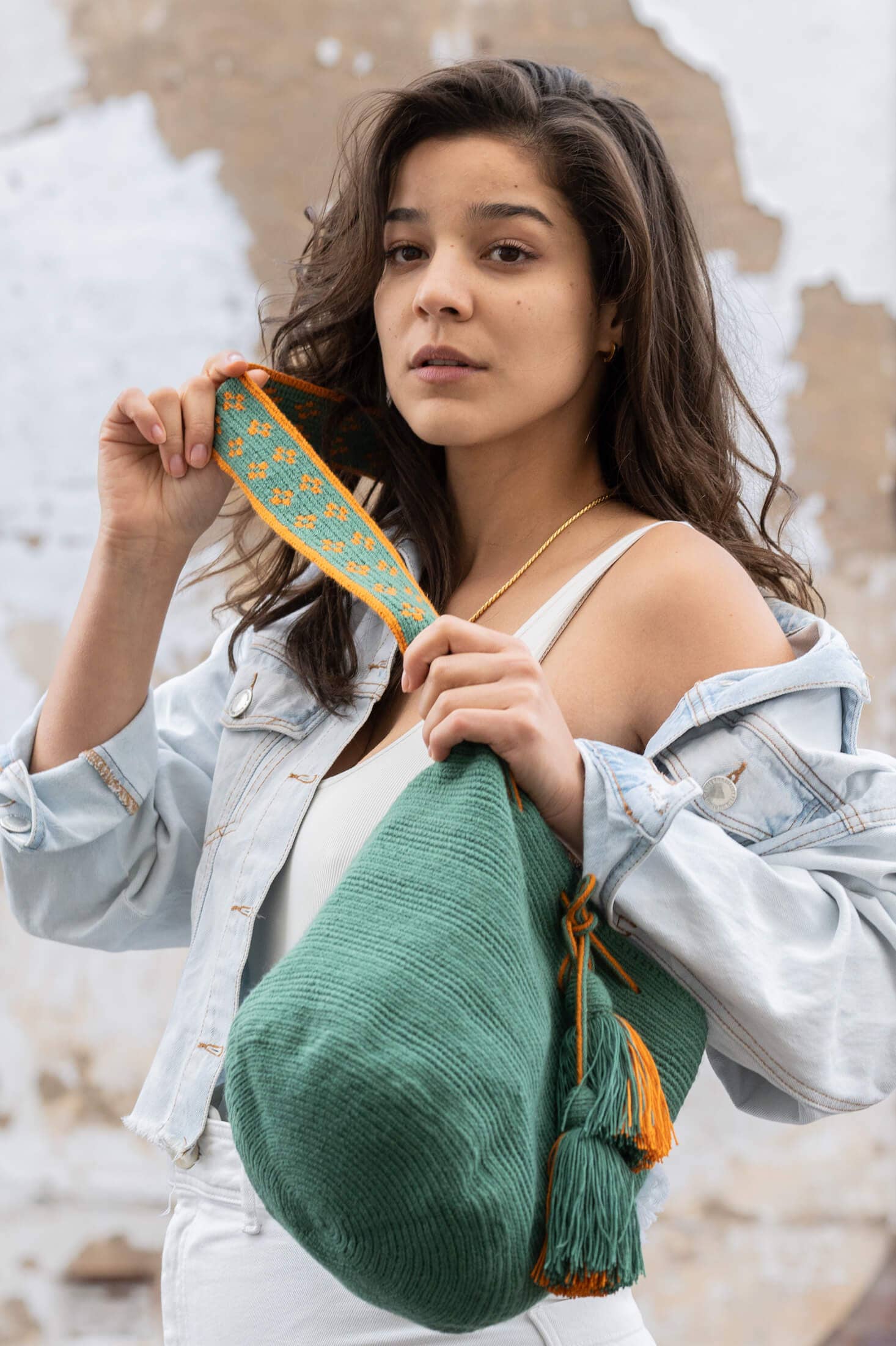 One Thread Collective – Großhandel Umhängetasche - Damen – Oliva Wayúu-Mochila – traditionell gehäkelte Umhängetasche2