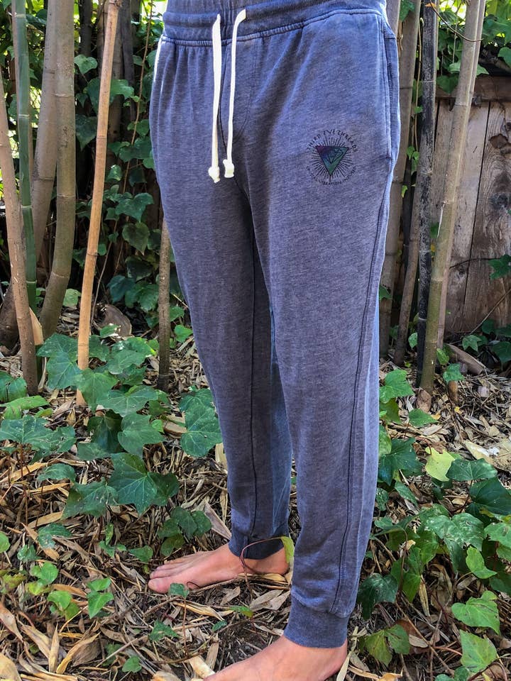 Jogger in spugna francese lavata con minerali di Encinitas per la vendita all'ingrosso da parte di Third Eye Threads