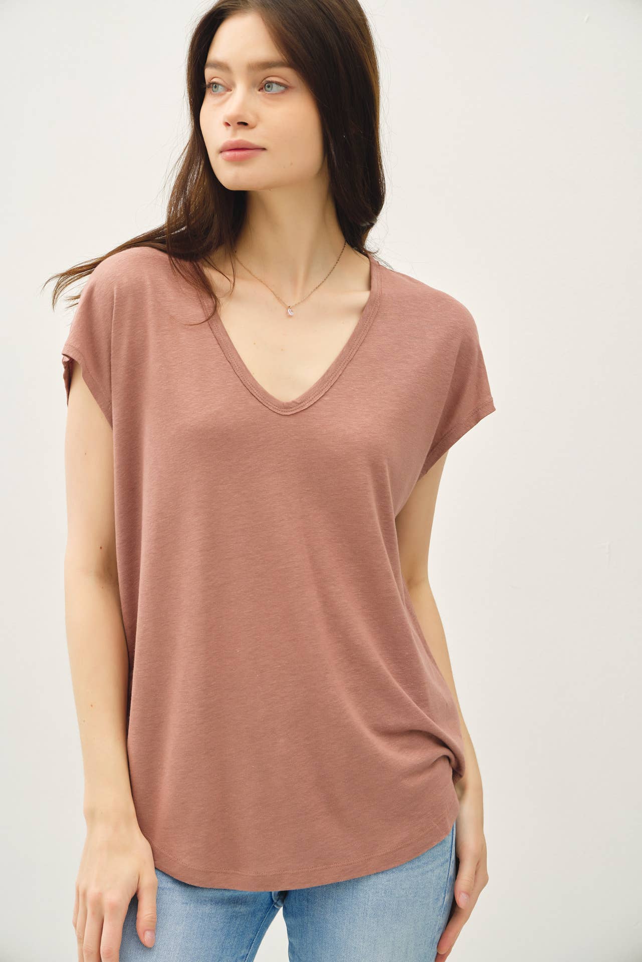 Be Cool - Wholesale T-Shirt - Women's - BACK RAW EDGE DETAILED V-NECK LINEN TEE20