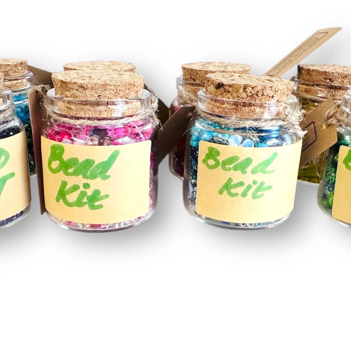 Mini pot de friandises Pot de perles aléatoires pour la vente par Janine’s Jewelry Design