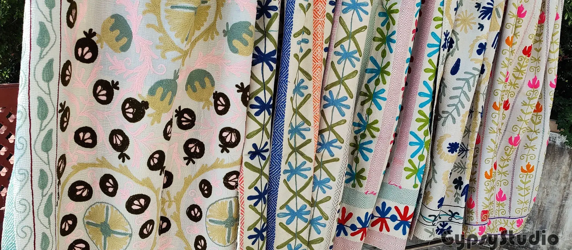 Bhawana Handicrafts - Wholesale Quilt - 5 Piece Lot, White Suzani Bed Spread Tapestry Colorful Quilt5