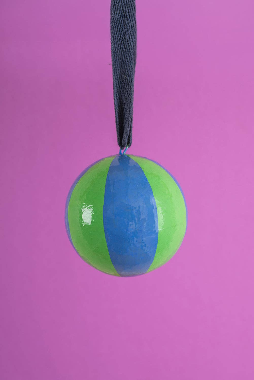Ian Snow Ltd – wholesale Christmas decoration – True Blue & Viridis Beachball Bauble2