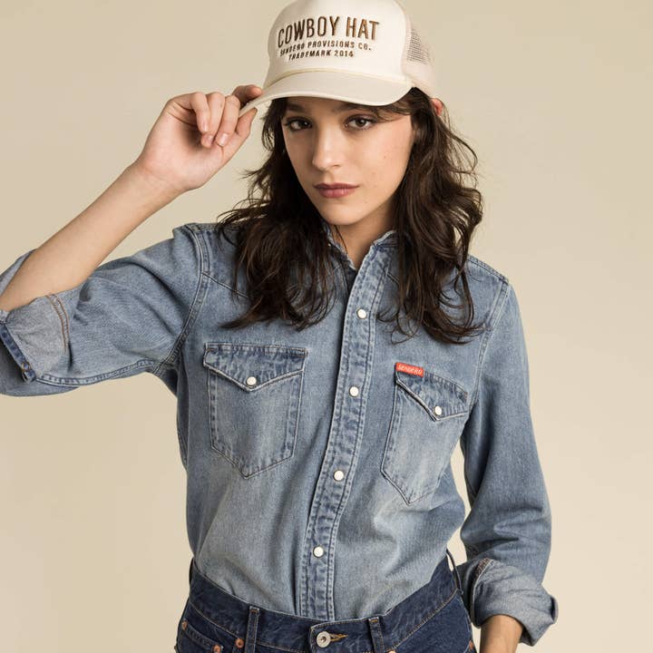 La blusa de mujer Wyatt para venta al por mayor de Sendero Provisions Company