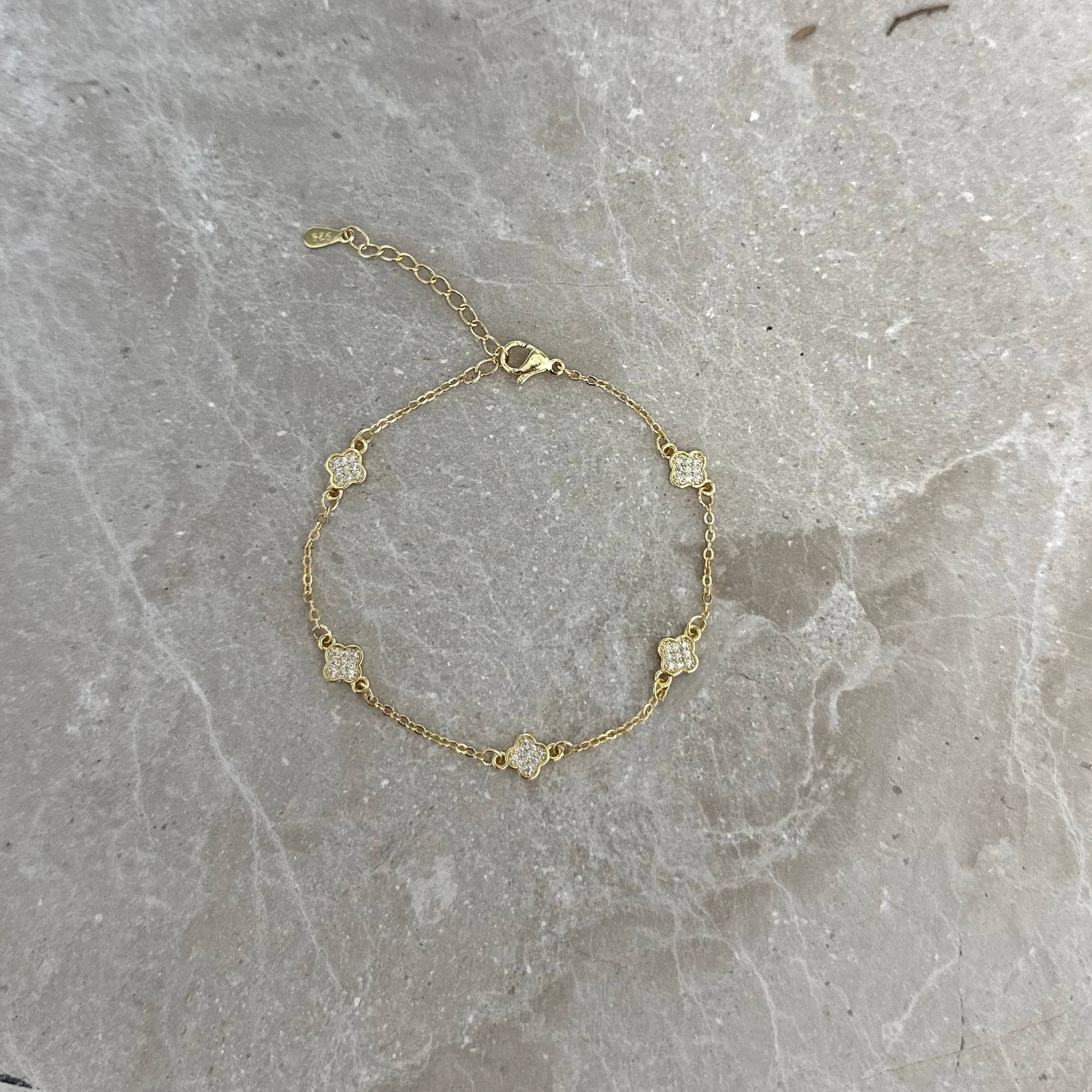 White Leaf – wholesale Berlockarmband – Mini Multi Clover Armband i Guld1