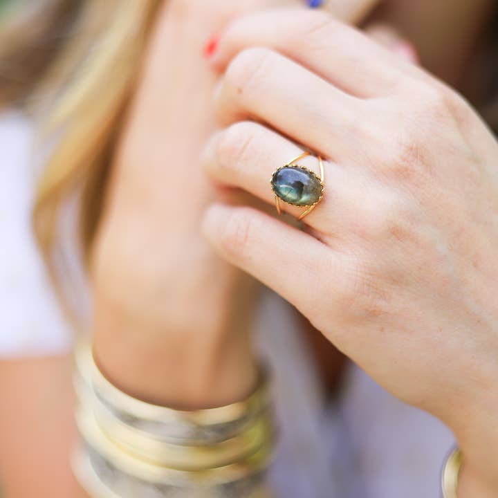 Eugenie-ring med stor oval ädelsten för wholesale av Infiniment