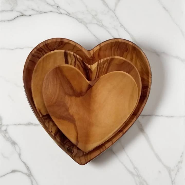 Carré Olive Wood – wholesale Dekorativ tallrik/fat/skål – Olivträ Nestande Hjärtformade Skålar Set om 3 - Presentset