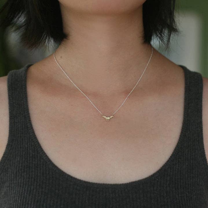Michelle Chang - Vente Colliers à pendentif - Collier chauve-souris en or 10 carats et argent sterling