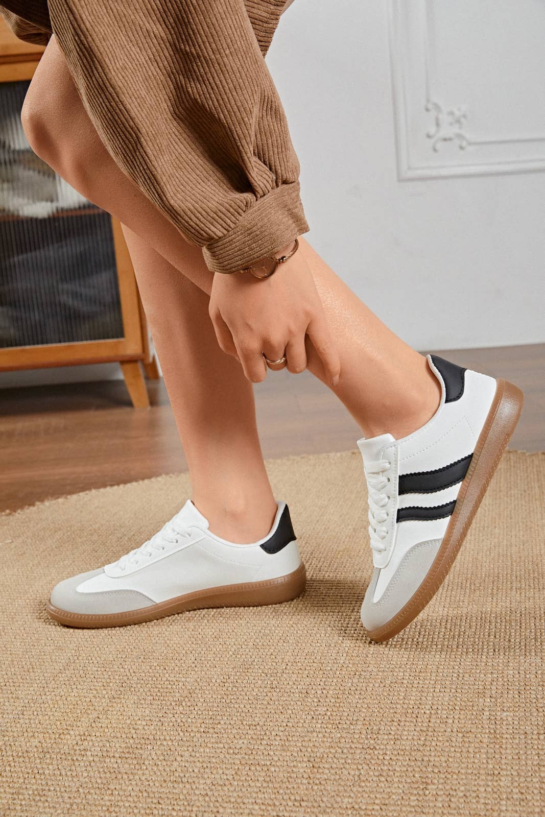 ERYNN - Wholesale Lifestyle Sneakers - Women's - lace-up sneakers - Zoe1