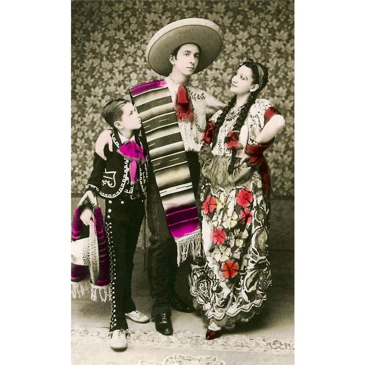 Found Image Press – wholesale Vykort – Vykort MX-379 Mexikansk familj i kostym
