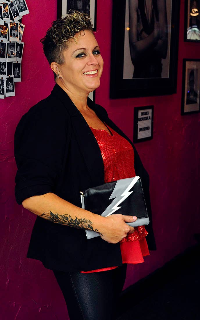 Betsy Dare - Vendita all'ingrosso Pochette - Donna - Pochette convertibile Lightning Bolt Romy in After Party3