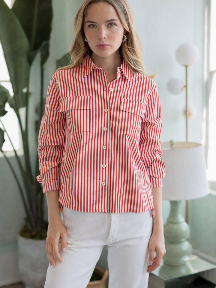 Chemisier Jenn avec détails plissés pour la vente par Joh Apparel