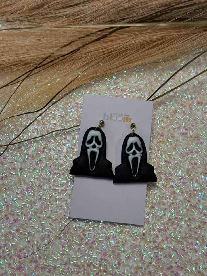 Pendientes de arcilla polimérica Ghost Face | Halloween para venta al por mayor de Watch Me Bloom