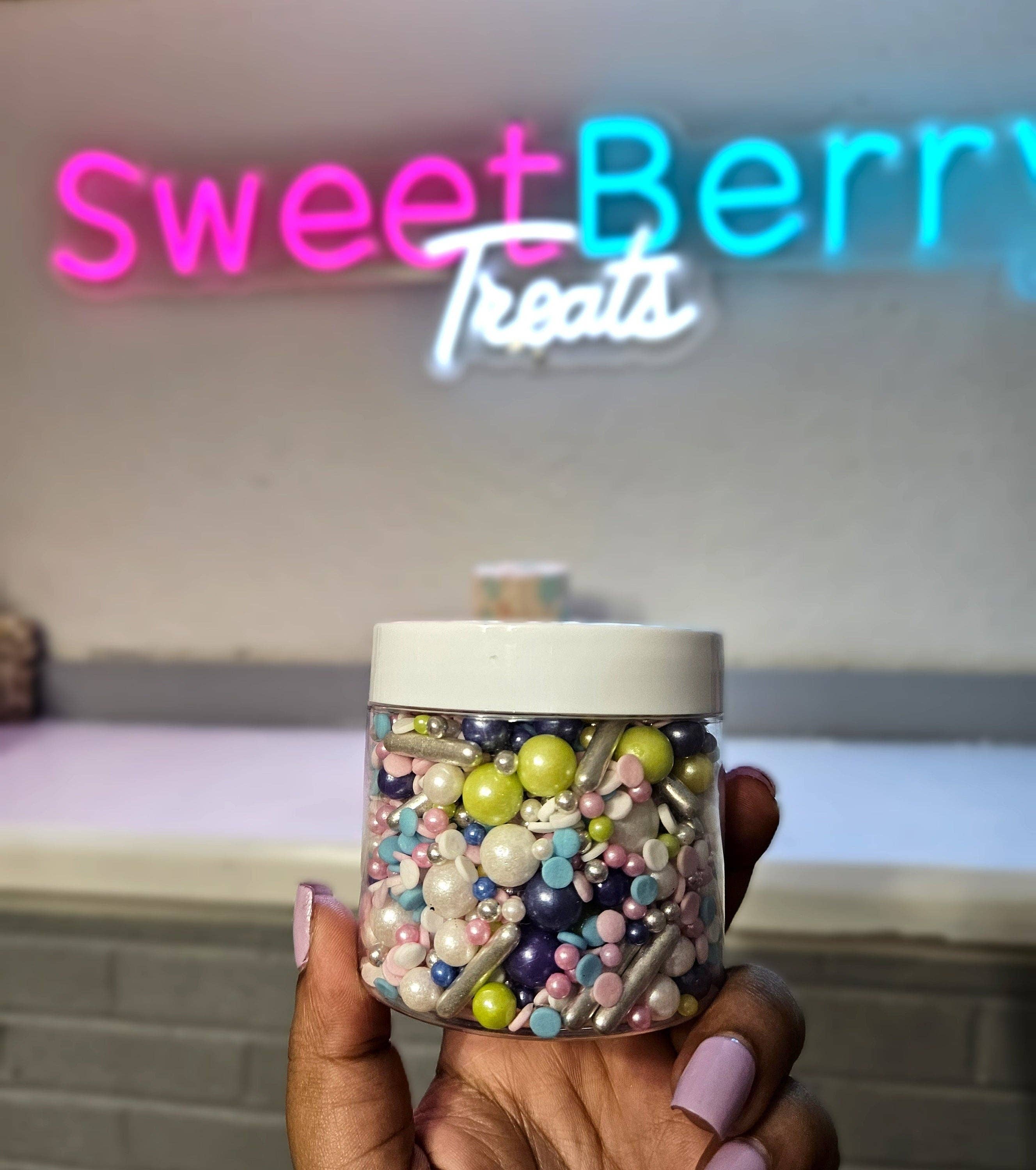 Sweetberry Treats – Großhandel Streusel – 184 g Frühling Metallic Silber Streudekor-Mix – essbare Streuselstäbchen, Konfetti und Kugeln1