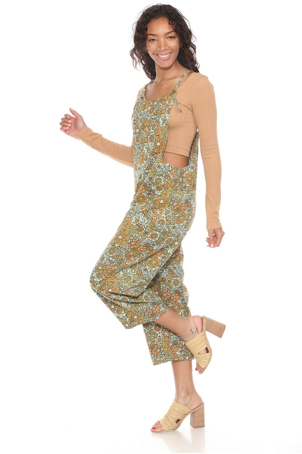 Lakhays Collection Inc. – Großhandel Overall – Damen – Flower Power Overalls in Übergröße4