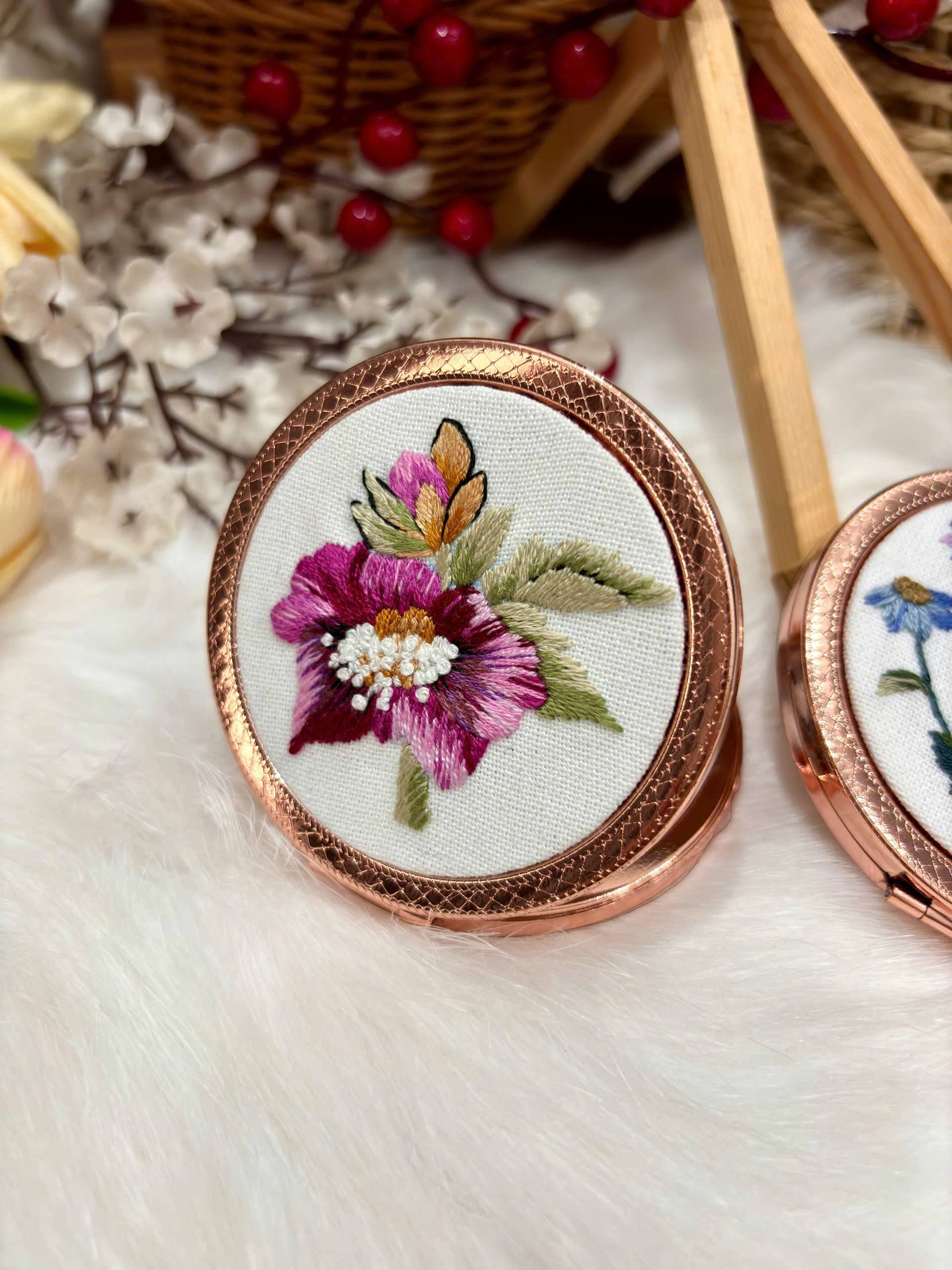 Maple Dream Store – Engroshandel Kompaktspejl – Premium Vintage Blomstret Håndbroderet Lommespejl22