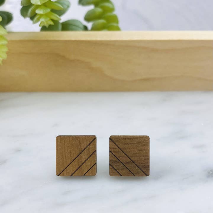 Boucles d'oreilles en bois | Carré + Lignes pour la vente par LEEWOOD + CO.