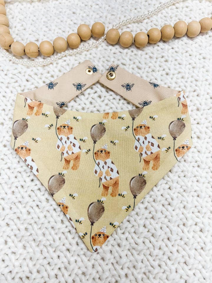 Födelsedagsfest Vändbar Hundhalsduk, Metallknappar Husdjursscarf för wholesale av StellaLoo