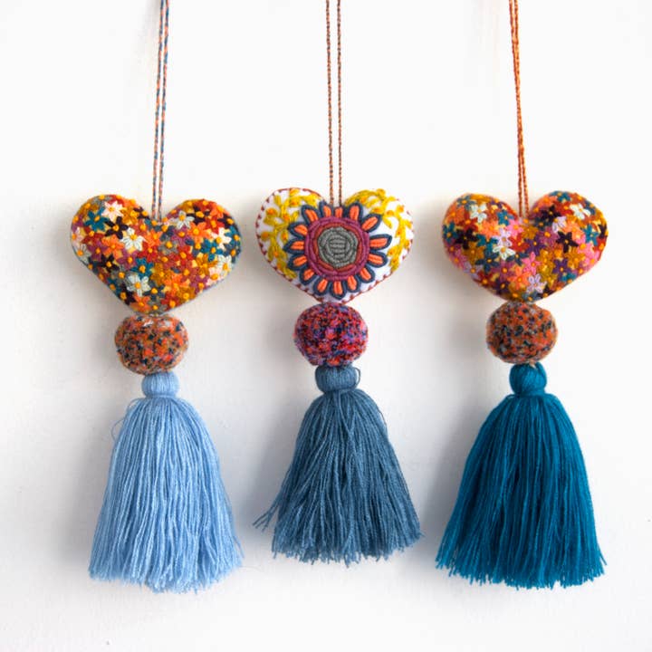 The Global Trunk – wholesale Purse/bag accessory – Women’s – Heart Pom Poms