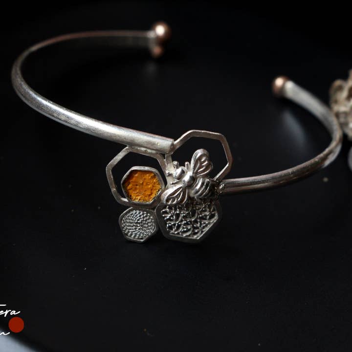 „The Hive“ armbånd for engroshandel hos Etcaetera Création