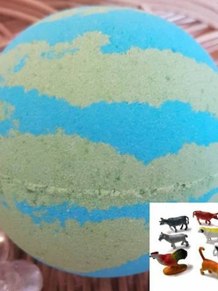 Bombe de bain au trésor caché des animaux de pour la vente par Enchanting Bath Bombs
