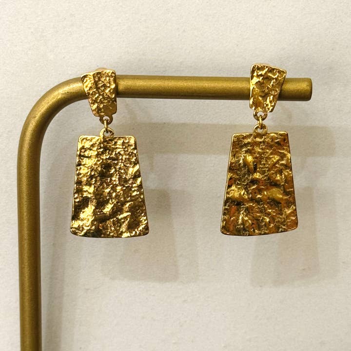 Cassette Barcelona - Wholesale Dangle Earrings - Kapote Hammered Gold Dangle Earrings0