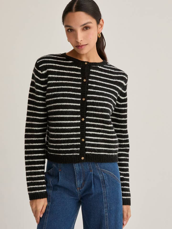 CT9578 - Cardigan à boutons Riley pour la vente par Crescent