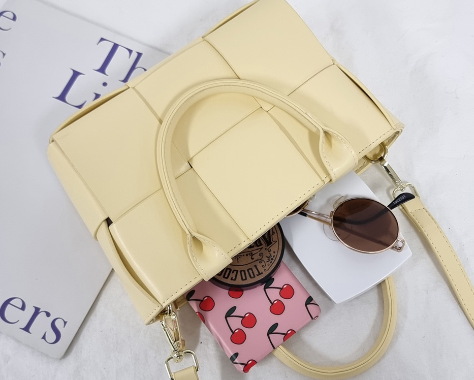 Comfortarians - Wholesale Tote Bag - Women's - Vegan Leather Tote/ woven Leather Bag4