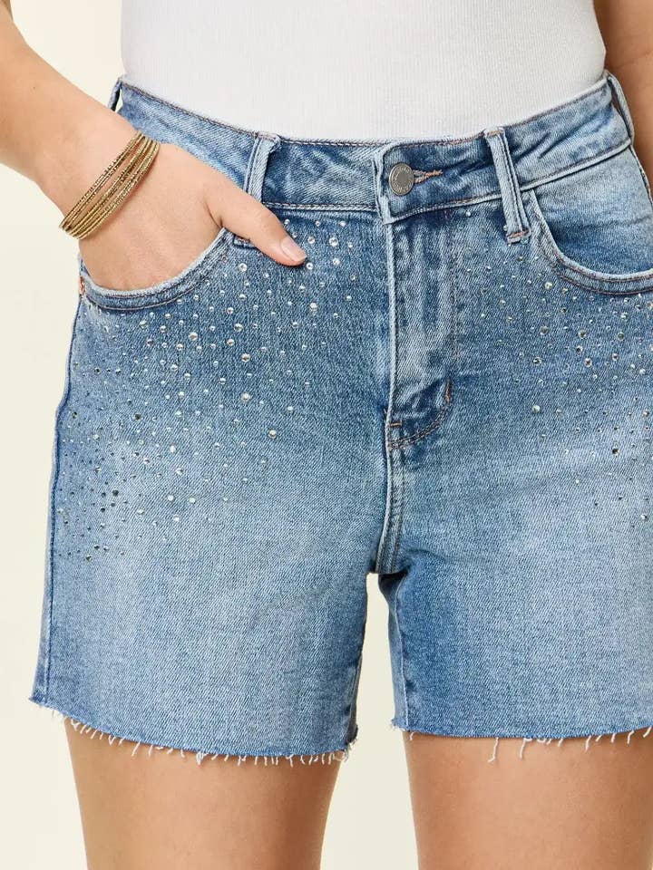 Shorts di jeans a vita alta con decorazioni di strass Judy Blue taglia intera per la vendita all'ingrosso da parte di Garden Naked