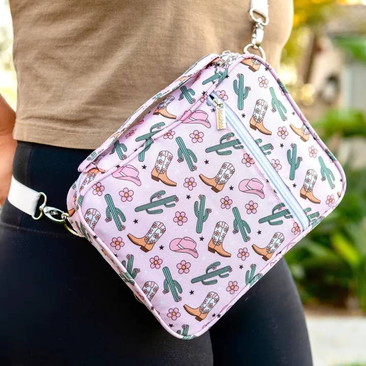 Sac à bandoulière pour femme Cowgirl Bible Cover pour la vente par Lion + Lamb