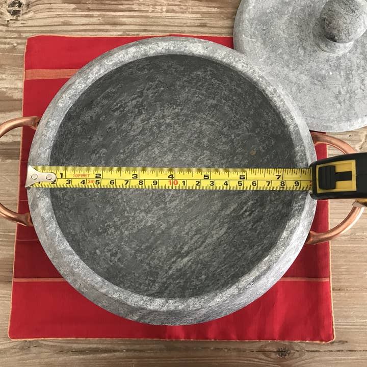 Seasonal Home Needs Soapstone Cookwares - Vendita all'ingrosso Pentole - Pentola Rotonda in Pietra Ollare 2,5 Litri
