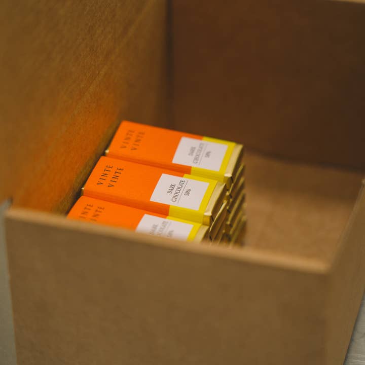Vinte Vinte Chocolate - Wholesale Chocolate Box - Carrés 6g Classic Dark Chocolate 58% Kg (156u)