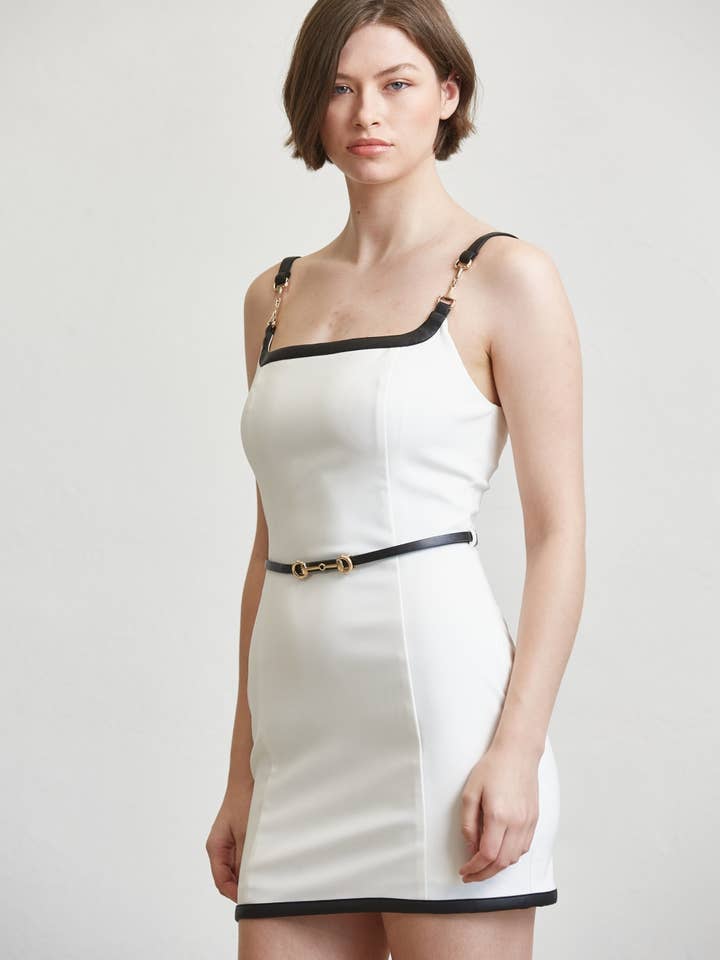 Kontrastkant Mini Kjole med Spændestrop og Bælte for engroshandel hos Edit by Nine